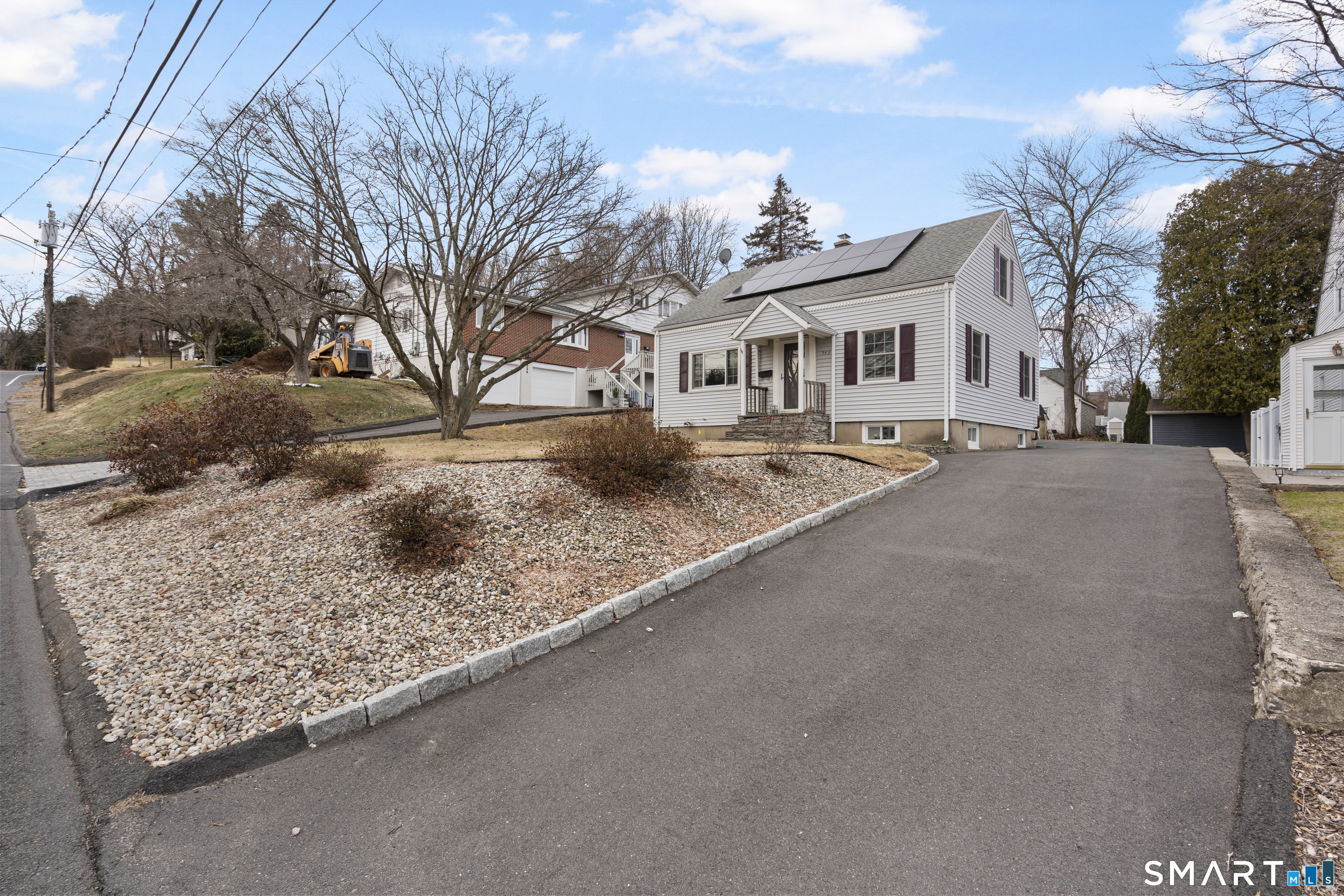 543 East Road Bristol, CT 06010 - Photo 2 of 19