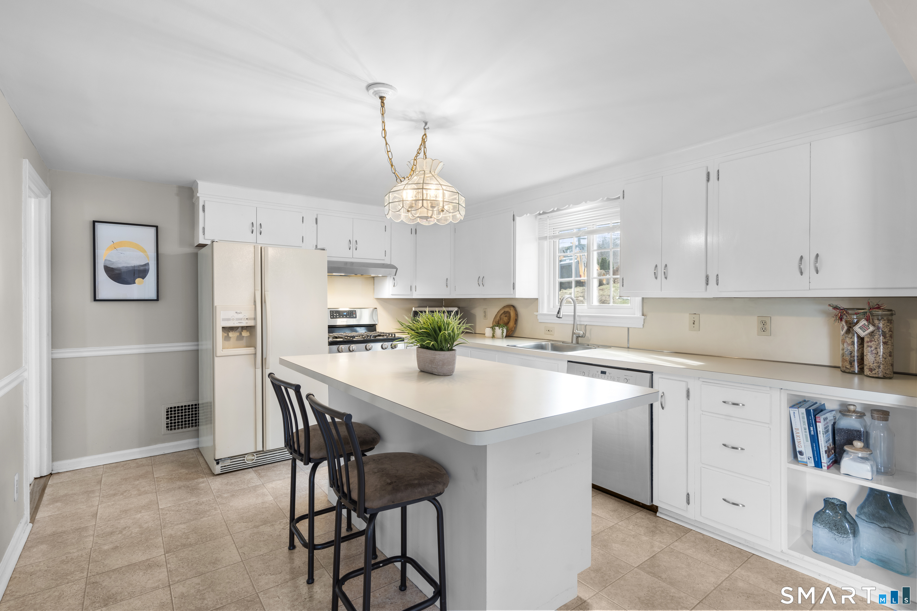 543 East Road Bristol, CT 06010 - Photo 3 of 19