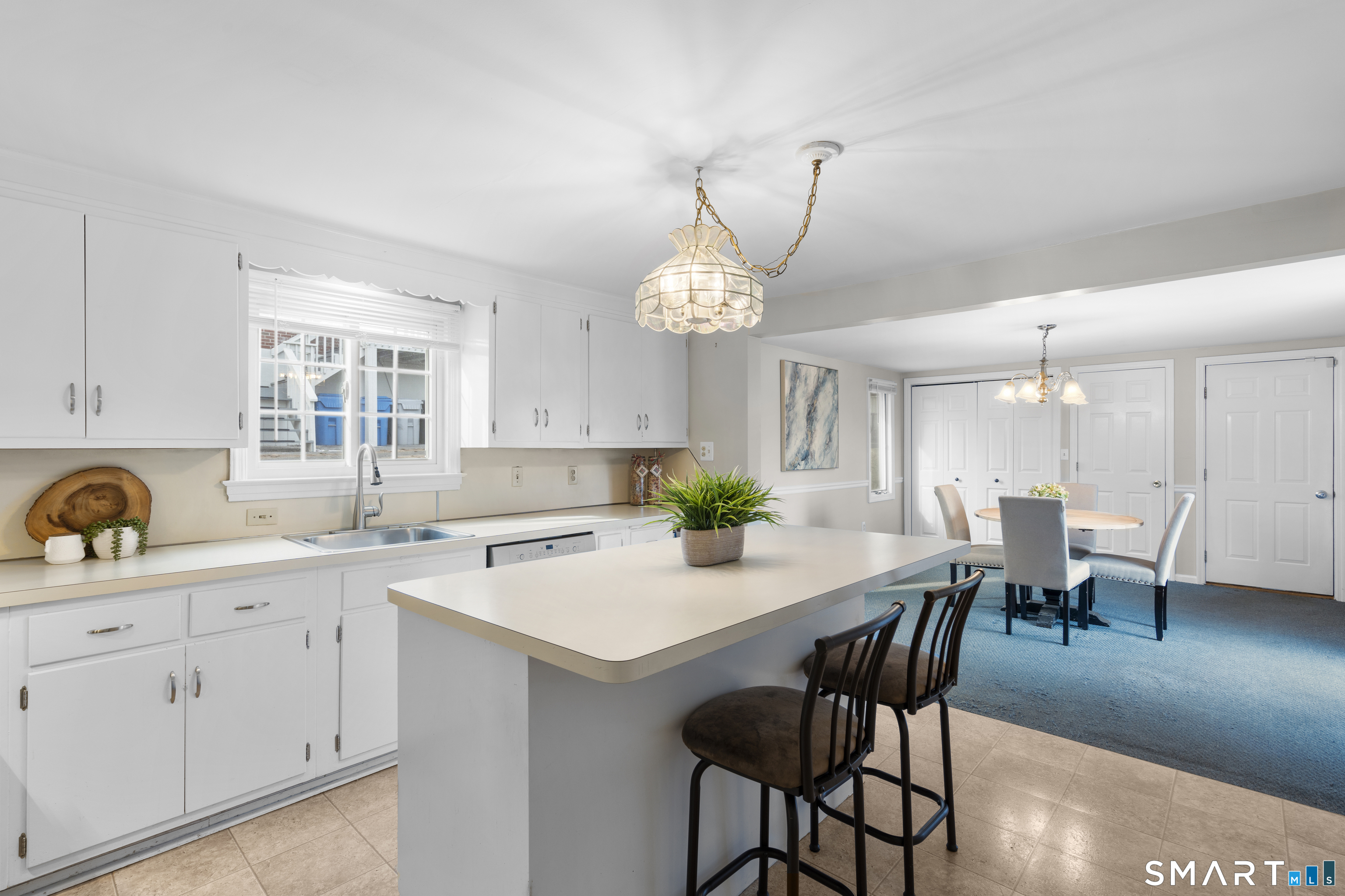 543 East Road Bristol, CT 06010 - Photo 4 of 19