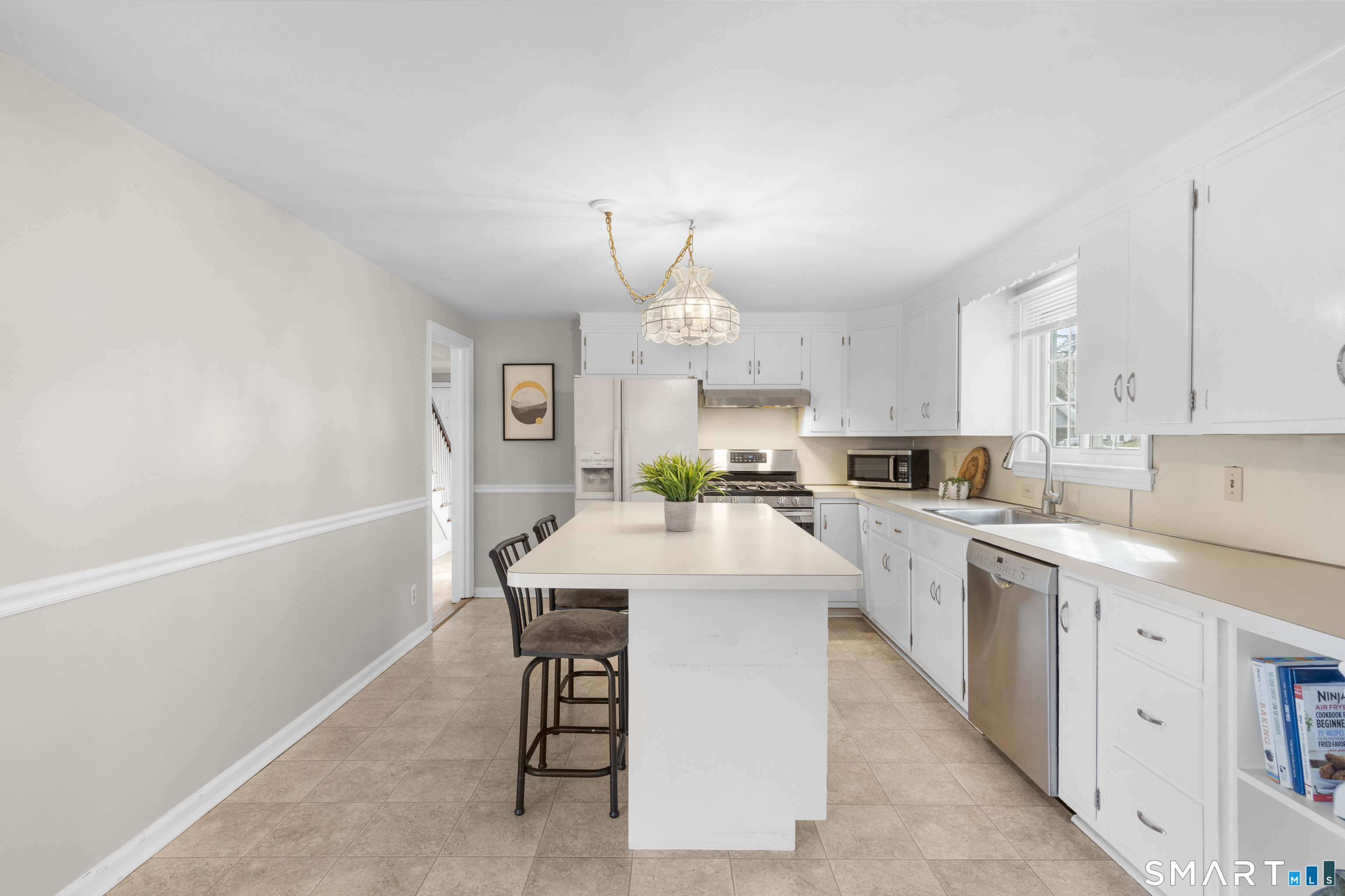 543 East Road Bristol, CT 06010 - Photo 5 of 19