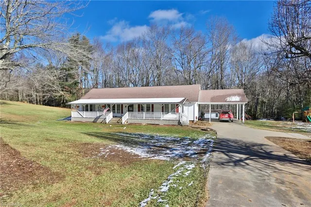 $299,800 | 1759 Grandview Drive, Sparta, NC 28675