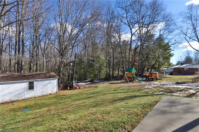 $299,900 | 1759 Grandview Drive, Sparta, NC 28675