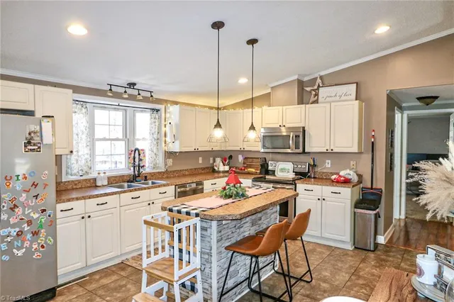 $299,900 | 1759 Grandview Drive, Sparta, NC 28675