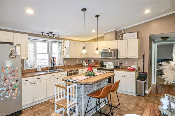 $282,000 | 1759 Grandview Drive, Sparta, NC 28675