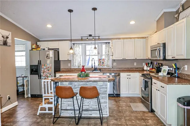 $312,500 | 1759 Grandview Drive, Sparta, NC 28675