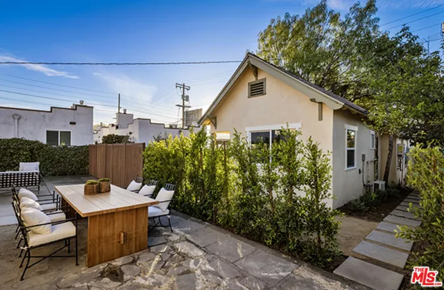 a view of a dinning table and chairs in patio