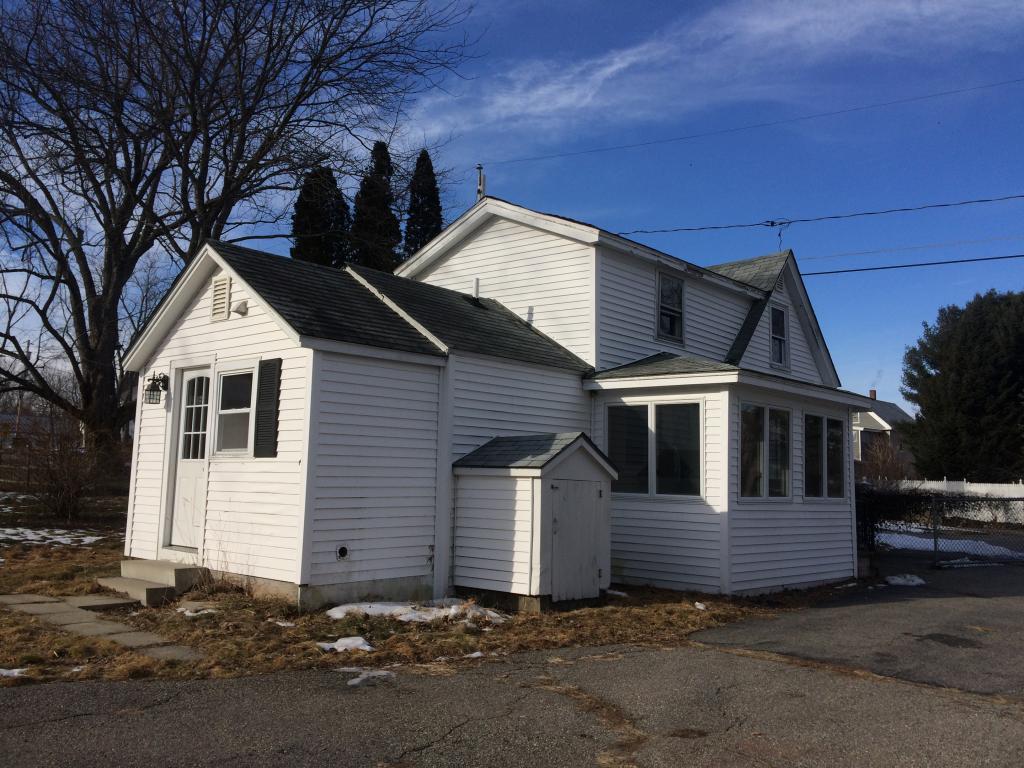 31 Green Street Rochester, NH 03868 - Photo 9 of 36