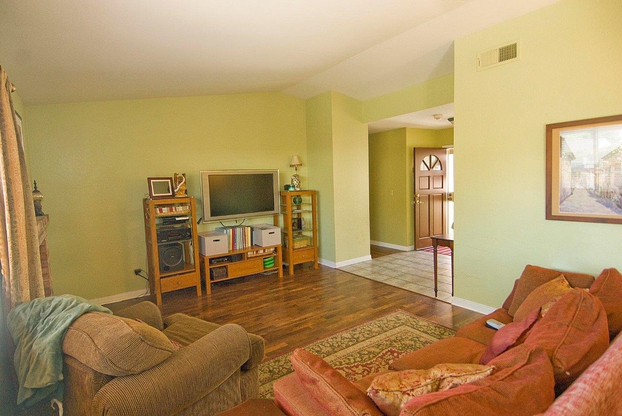 303 Lion Valley Road Escondido, CA 92027 - Photo 3 of 23 Gallery Image 3