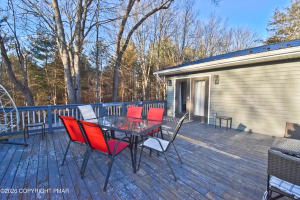 a view of yard with trees
