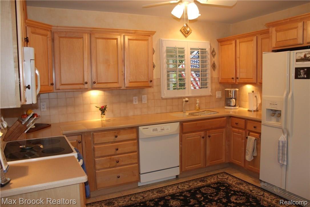 6594 Forest Ridge Court Clarkston, MI 48346 - Photo 7 of 23 IMG_8246.JPG