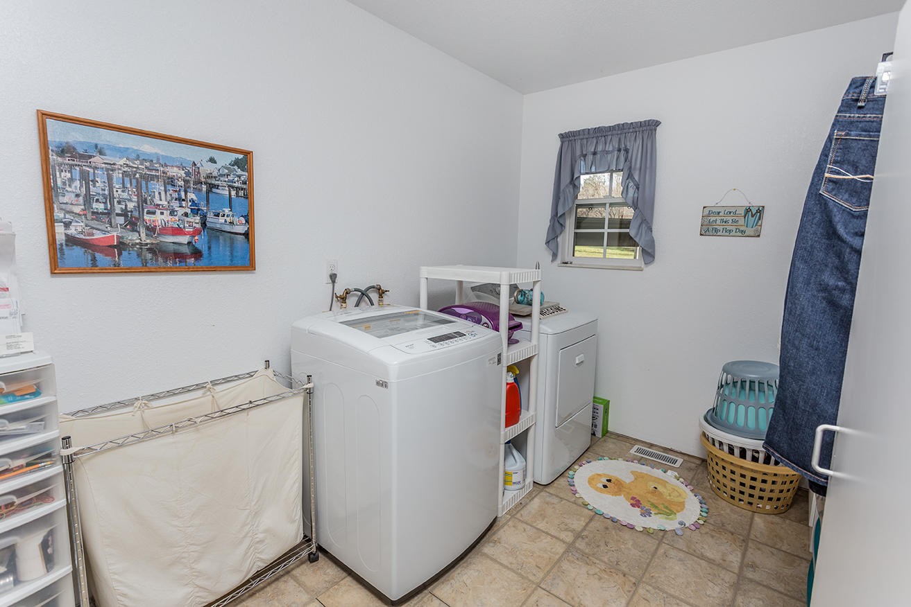 4799 Ross Road Philadelphia, TN 37846 - Photo 18 of 31 a storage room with washer and dryer