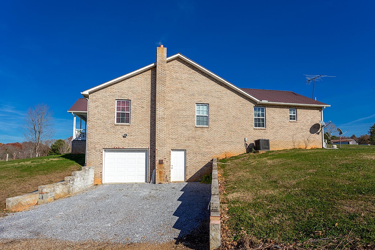 4799 Ross Road Philadelphia, TN 37846 - Photo 25 of 31 a view of backyard of house and garage