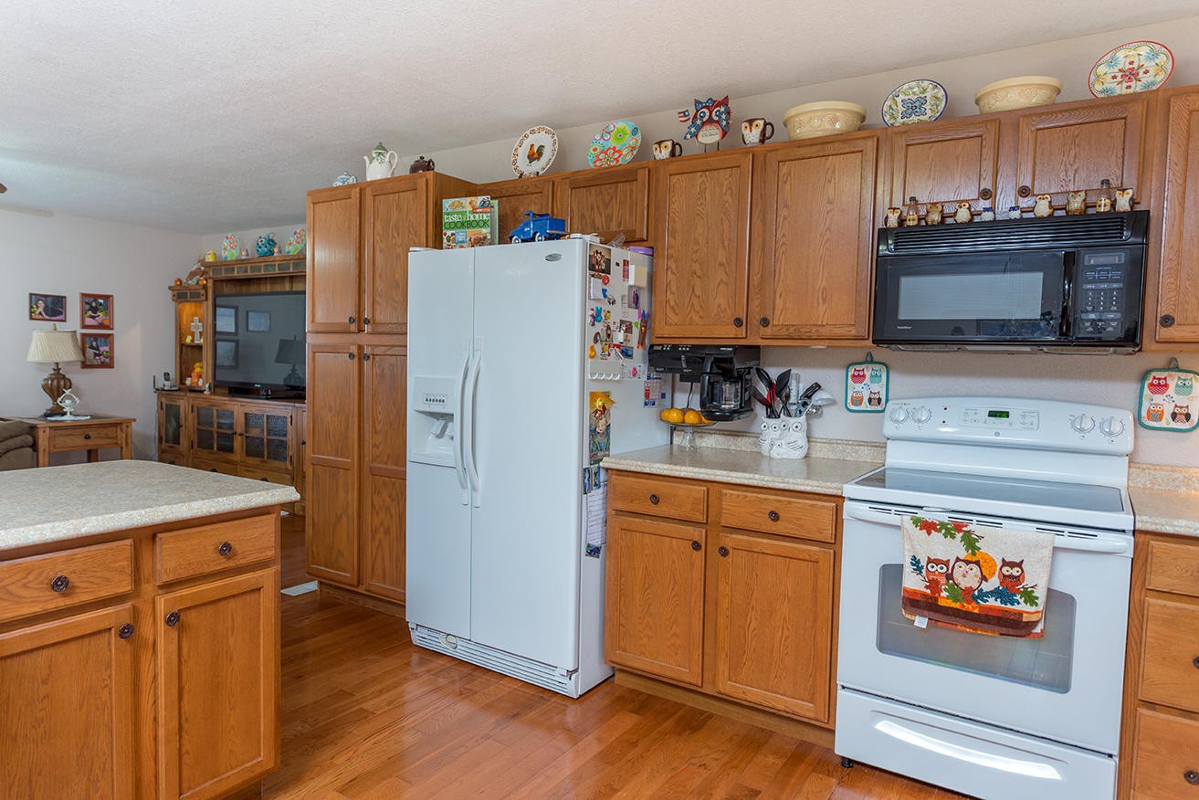 4799 Ross Road Philadelphia, TN 37846 - Photo 5 of 31 a kitchen with a refrigerator and a stove top oven
