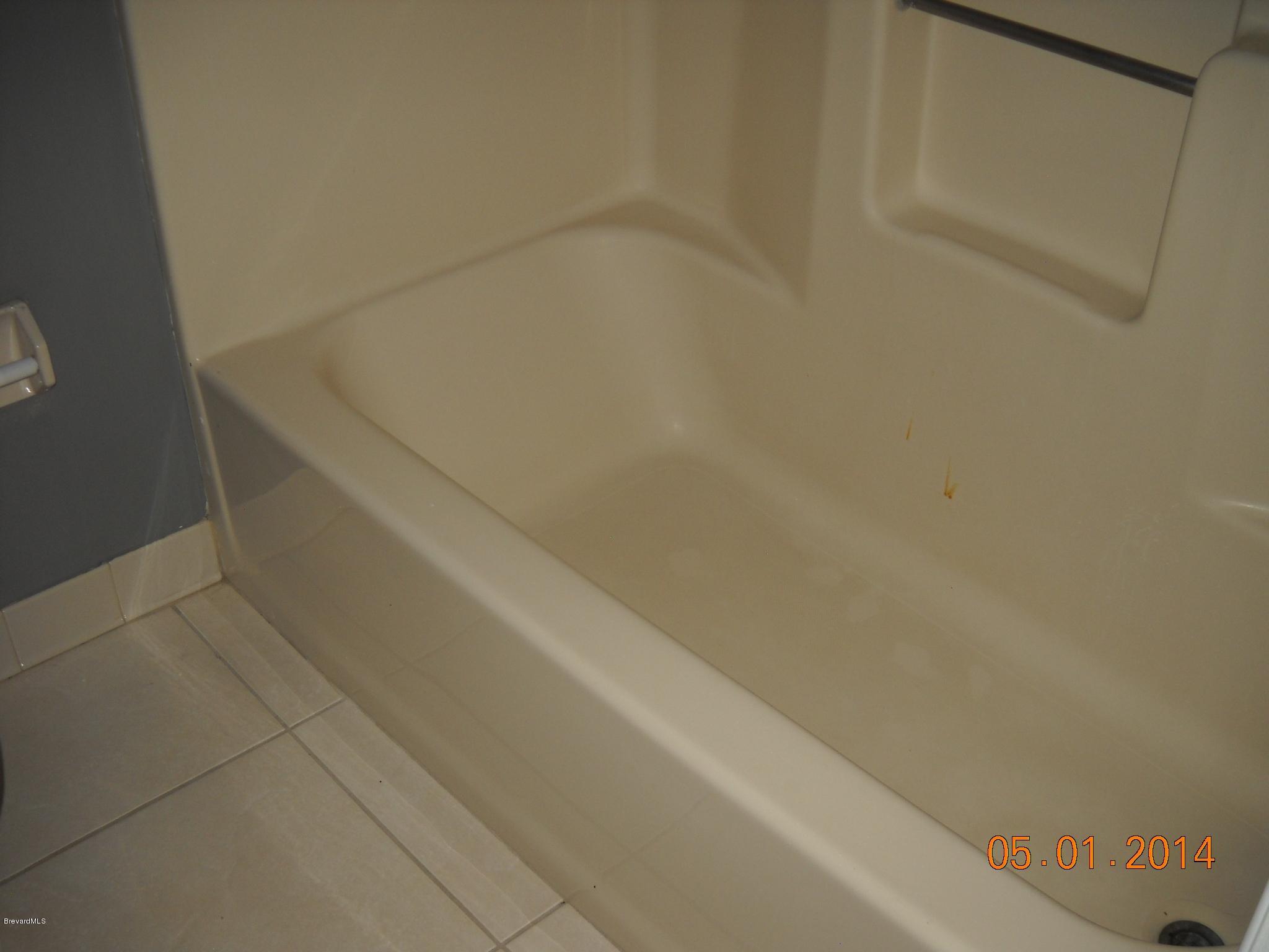 6468 Hudson Road Cocoa, FL 32927 - Photo 5 of 18 Master bath tub view