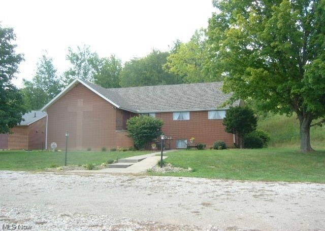 10345 Marne Road Frazeysburg, OH 43822 - Photo 20 of 50 Single story home with a front yard