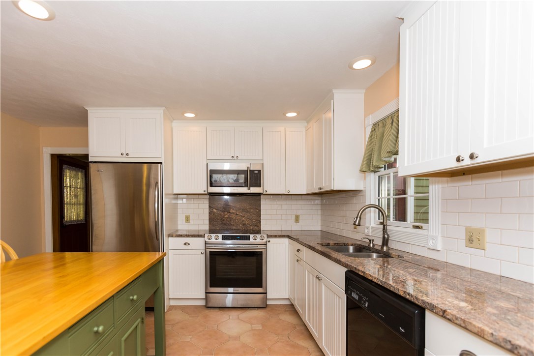 780 Durfee Hill Road Glocester, RI 02814 - Photo 4 of 39