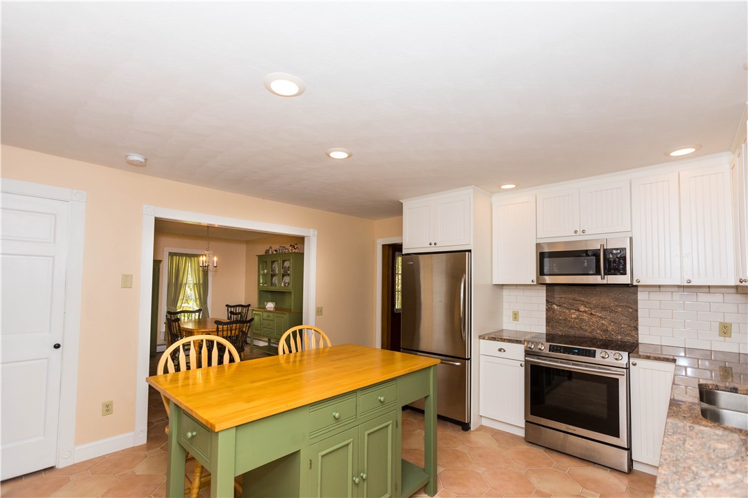 780 Durfee Hill Road Glocester, RI 02814 - Photo 5 of 39