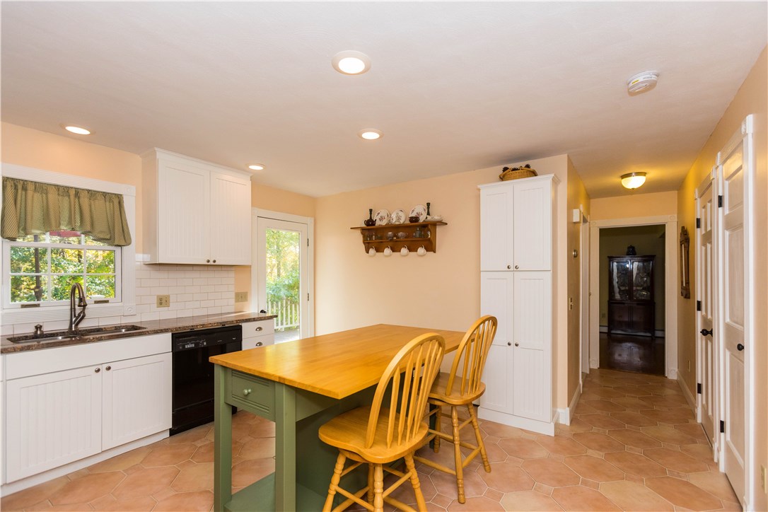 780 Durfee Hill Road Glocester, RI 02814 - Photo 6 of 39