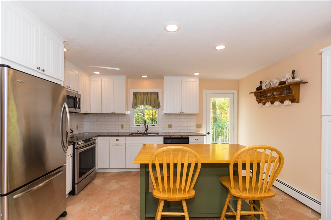 780 Durfee Hill Road Glocester, RI 02814 - Photo 7 of 39
