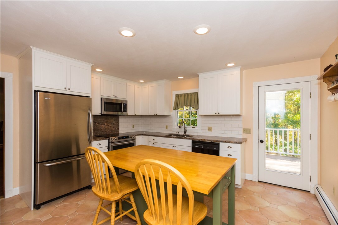 780 Durfee Hill Road Glocester, RI 02814 - Photo 8 of 39