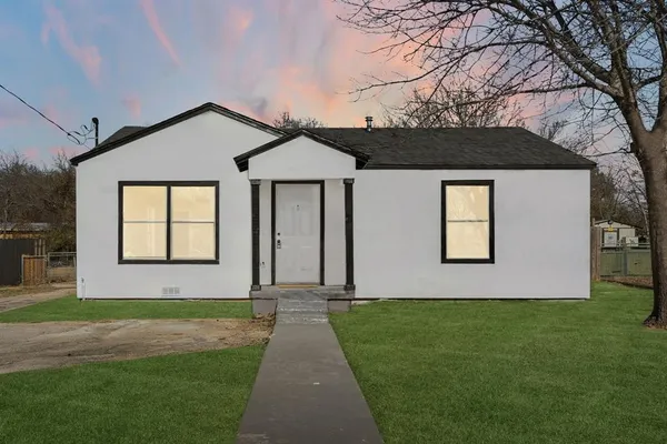 a front view of house with yard