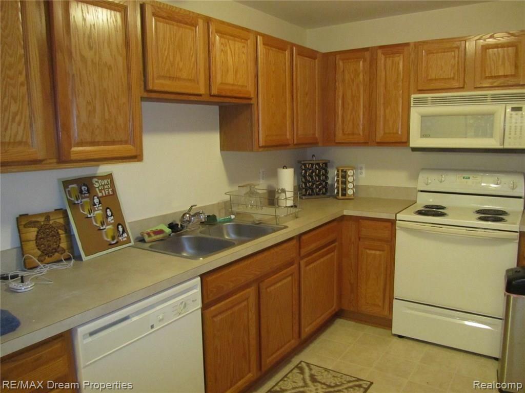 16892 Farmington Road Livonia, MI 48154 - Photo 12 of 25 16892 Farmington Livonia Mi 025.JPG