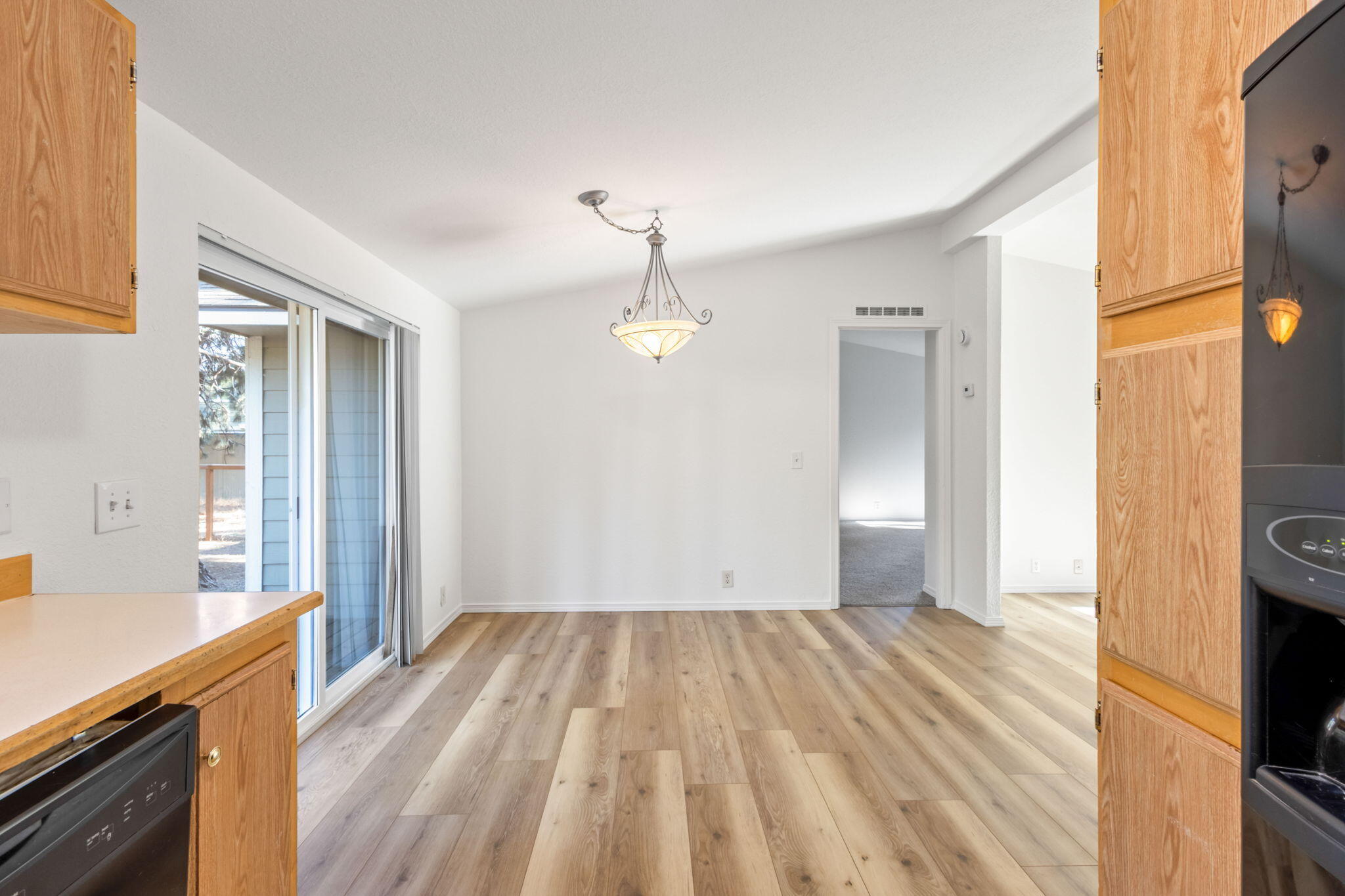59989 Hopi Road Bend, OR 97702 - Photo 13 of 49 Dining Space