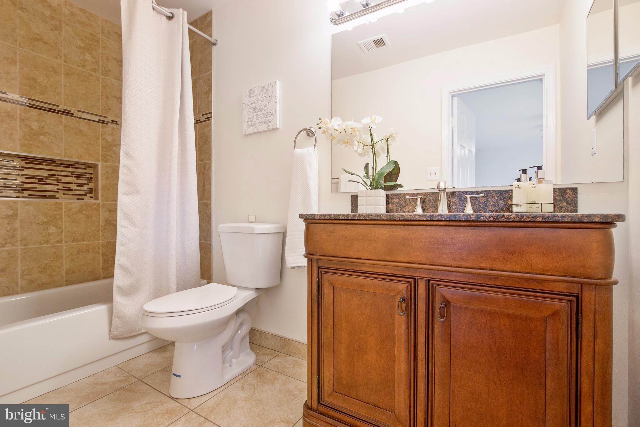 28 Spring Street Gaithersburg, MD 20877 - Photo 19 of 30 Bath (Master)