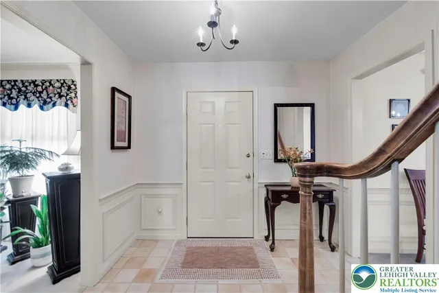 a view of entryway with workspace