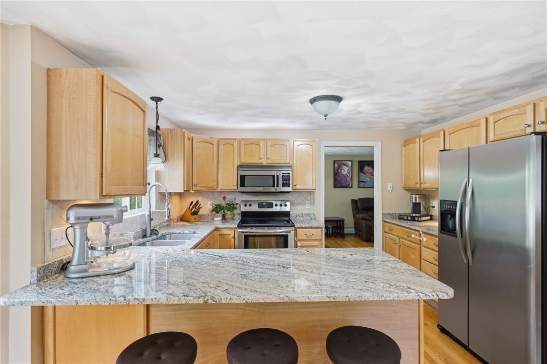 859 Knotty Oak Road Coventry, RI 02816 - Photo 8 of 39