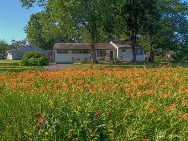 $540,000 | 1 Cambridge Road, Kendall Park, NJ 08824