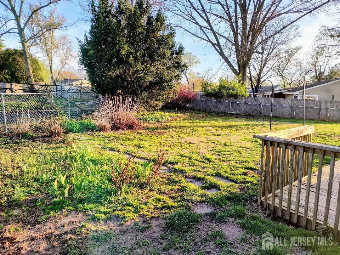 1 Cambridge Road Kendall Park, NJ 08824 - Photo 3 of 4