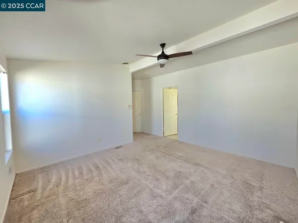 a view of empty room with window