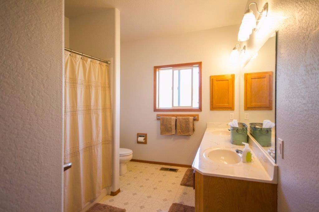 916 Mendolia Way Central Point, OR 97502 - Photo 16 of 24 Additional Photo
