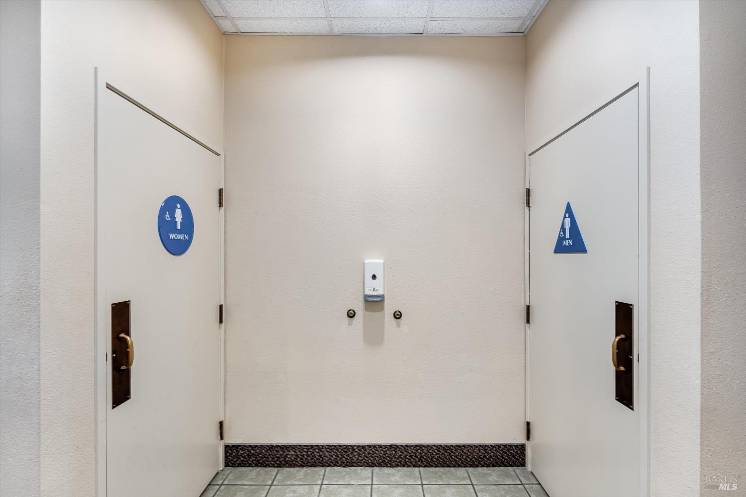 1105 University Avenue Healdsburg, CA 95448 - Photo 15 of 29 a bathroom with a shower