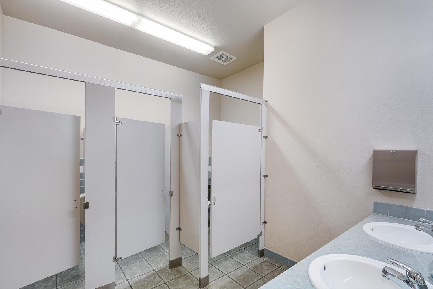 1105 University Avenue Healdsburg, CA 95448 - Photo 16 of 29 a bathroom with a toilet a sink and mirror