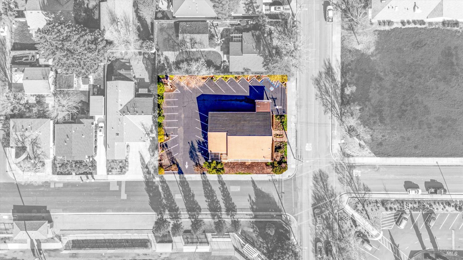 1105 University Avenue Healdsburg, CA 95448 - Photo 2 of 29 a view of wall with glass door