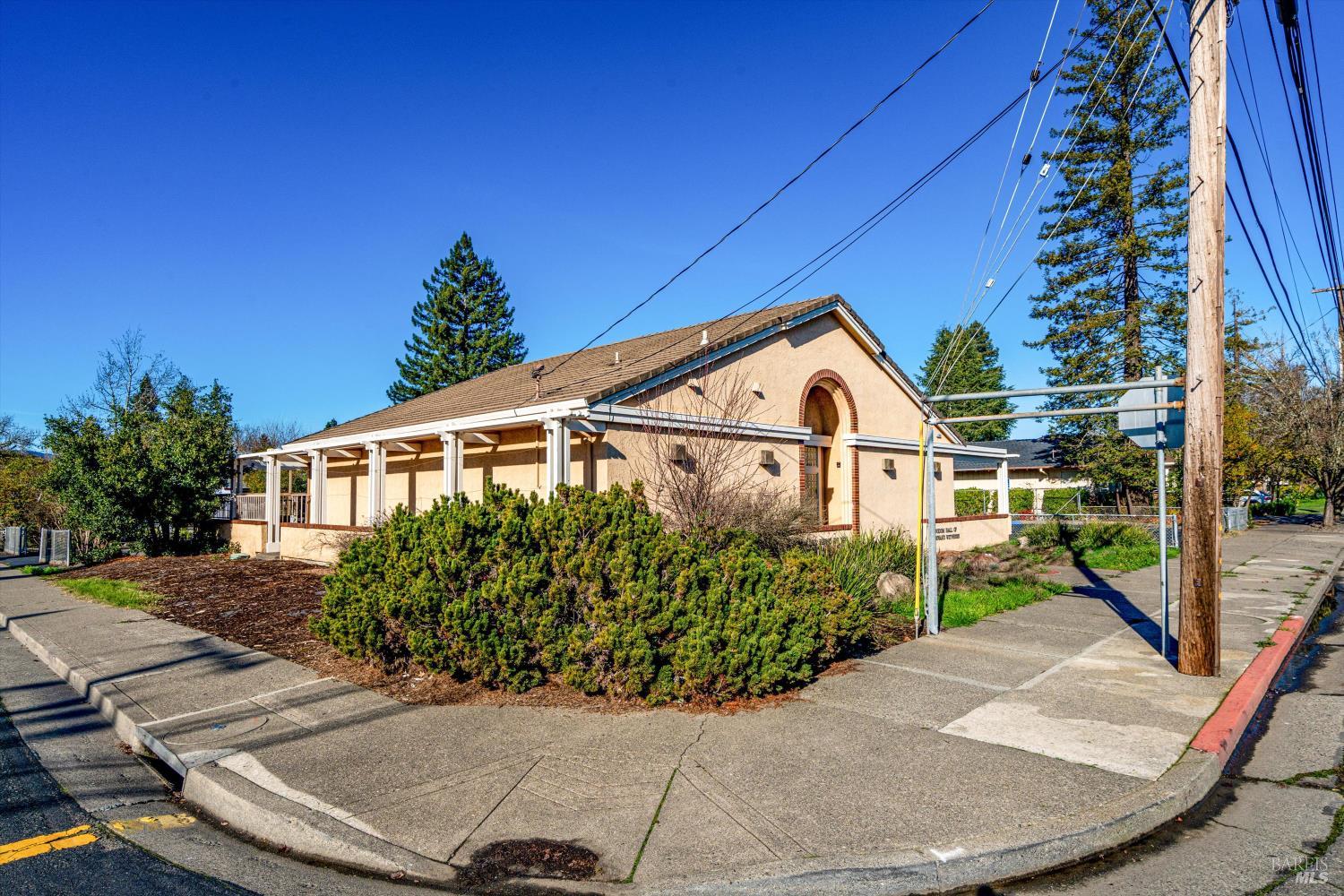 1105 University Avenue Healdsburg, CA 95448 - Photo 25 of 29 a view of a house with a small yard and potted plants