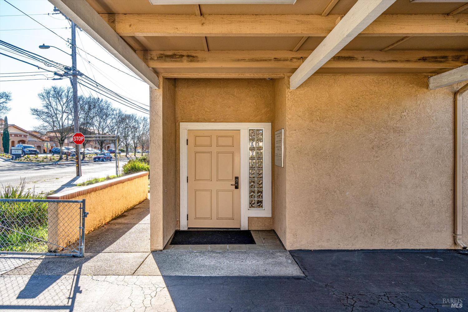 1105 University Avenue Healdsburg, CA 95448 - Photo 6 of 29 a view of an entryway