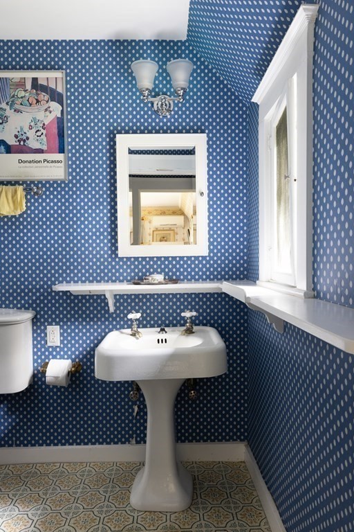 120 Codman Road Brookline, MA 02445 - Photo 14 of 22