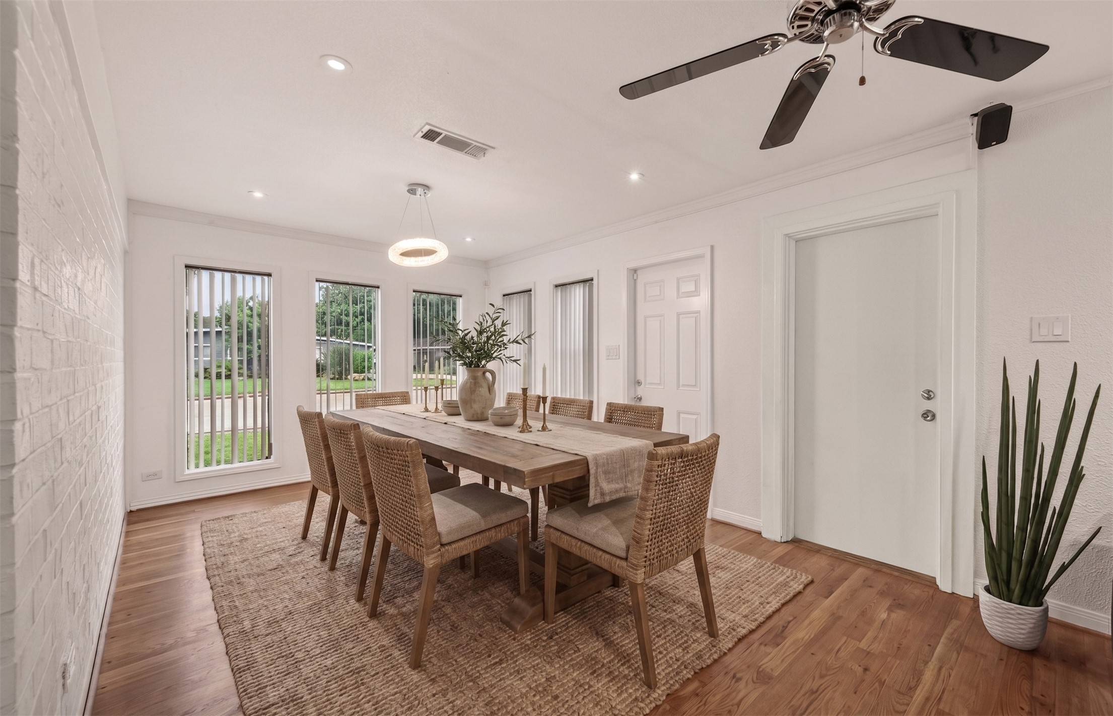 5666 Overbrook Lane Houston, TX 77056 - Photo 11 of 36 Virtually furnished