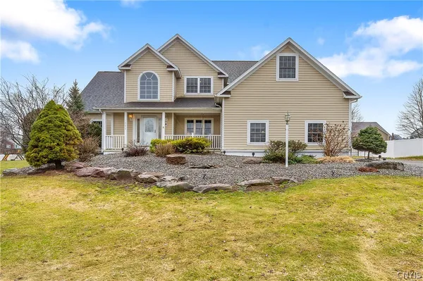 $599,999 | 7541 Plum Hollow Circle, Clay, NY 13090