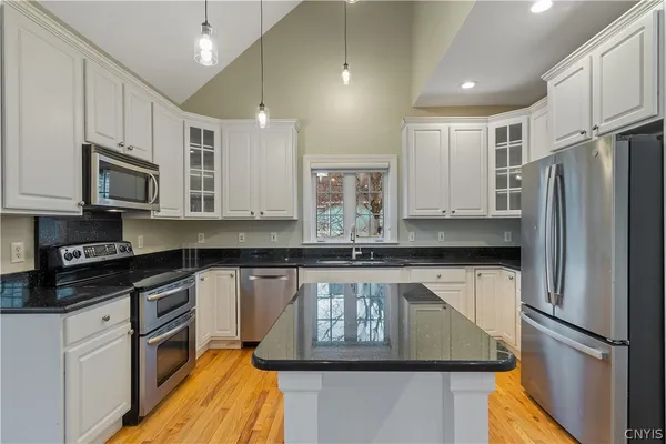 $599,999 | 7541 Plum Hollow Circle, Clay, NY 13090