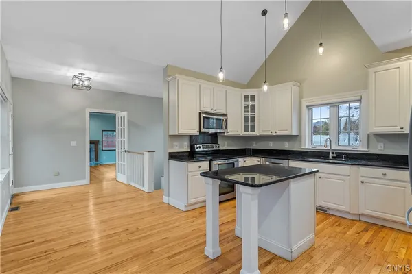 $599,999 | 7541 Plum Hollow Circle, Clay, NY 13090