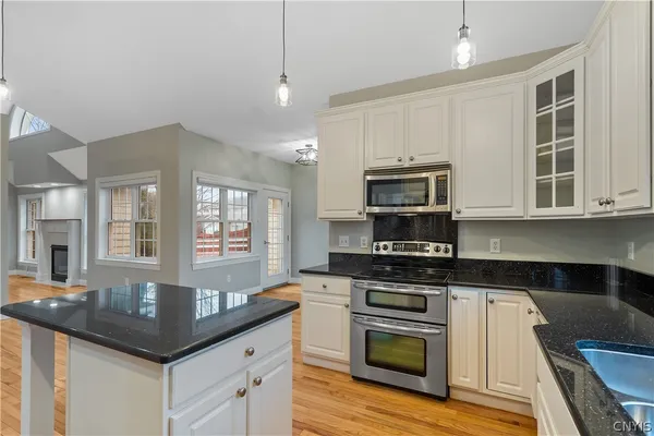 $599,999 | 7541 Plum Hollow Circle, Clay, NY 13090