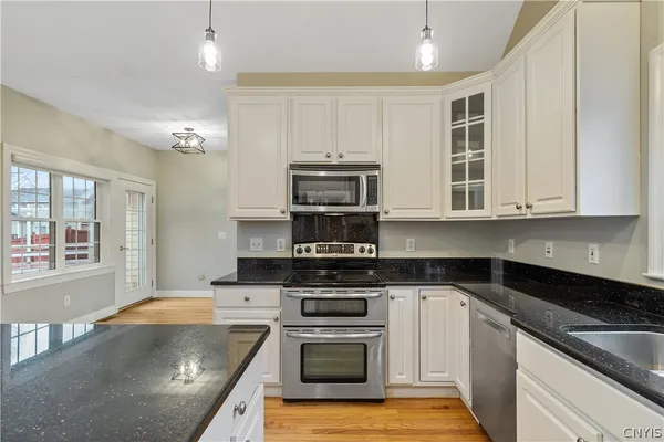$599,999 | 7541 Plum Hollow Circle, Clay, NY 13090
