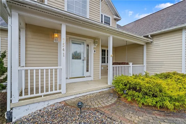 $599,999 | 7541 Plum Hollow Circle, Clay, NY 13090
