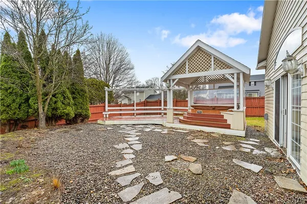 $599,999 | 7541 Plum Hollow Circle, Clay, NY 13090