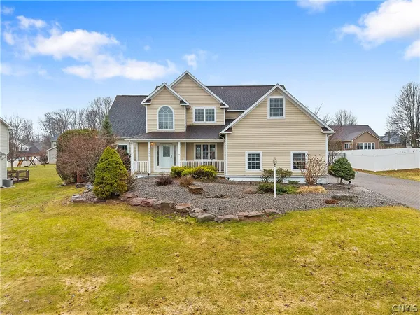 $599,999 | 7541 Plum Hollow Circle, Clay, NY 13090
