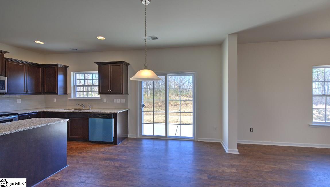 216 Addlestone Circle Fountain Inn, SC 29644 - Photo 10 of 33 Gallery Image 10